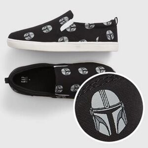 Gap Mandalorean black slip-on sneaker, size 13